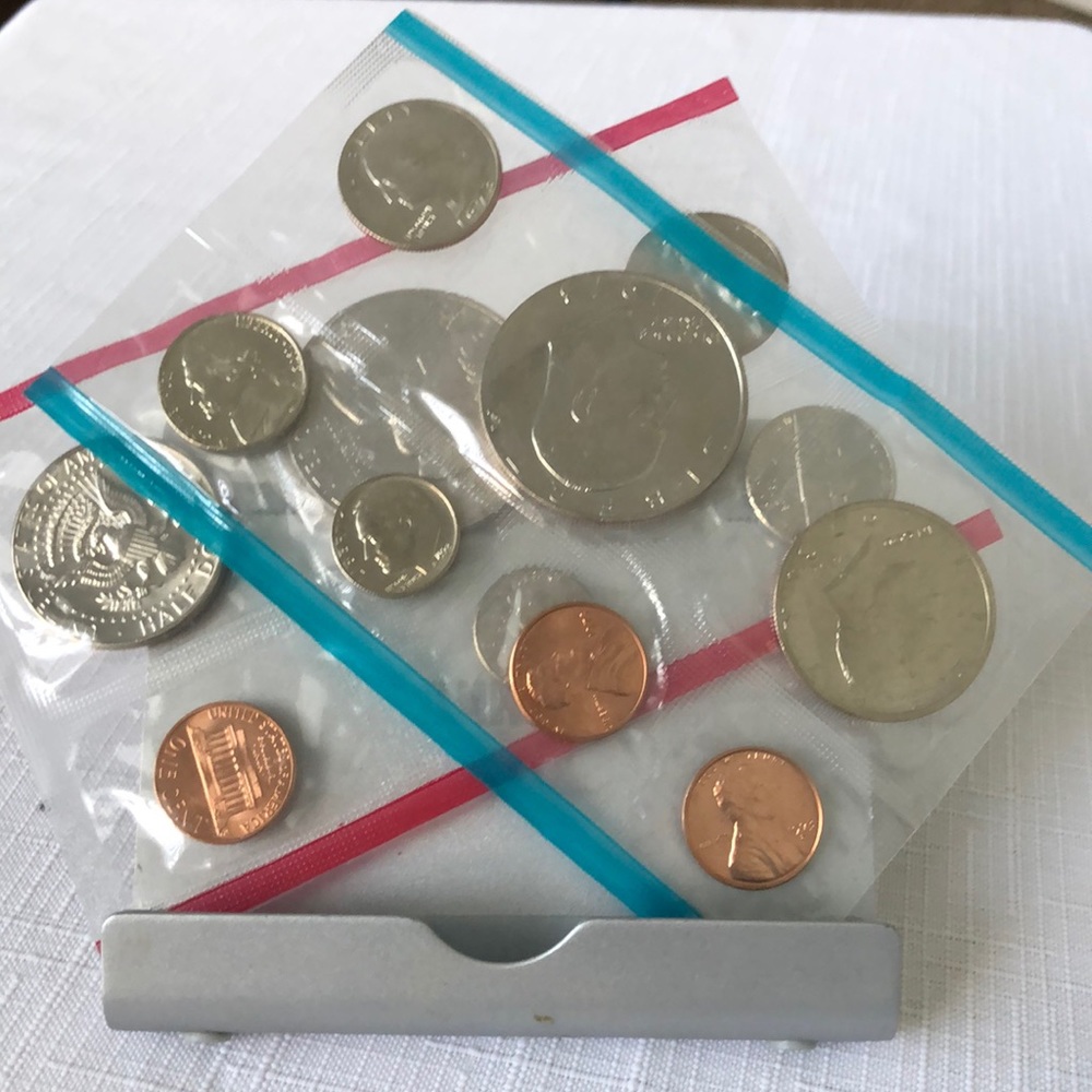 2973 Uncirculated coins, 2 sets sealed